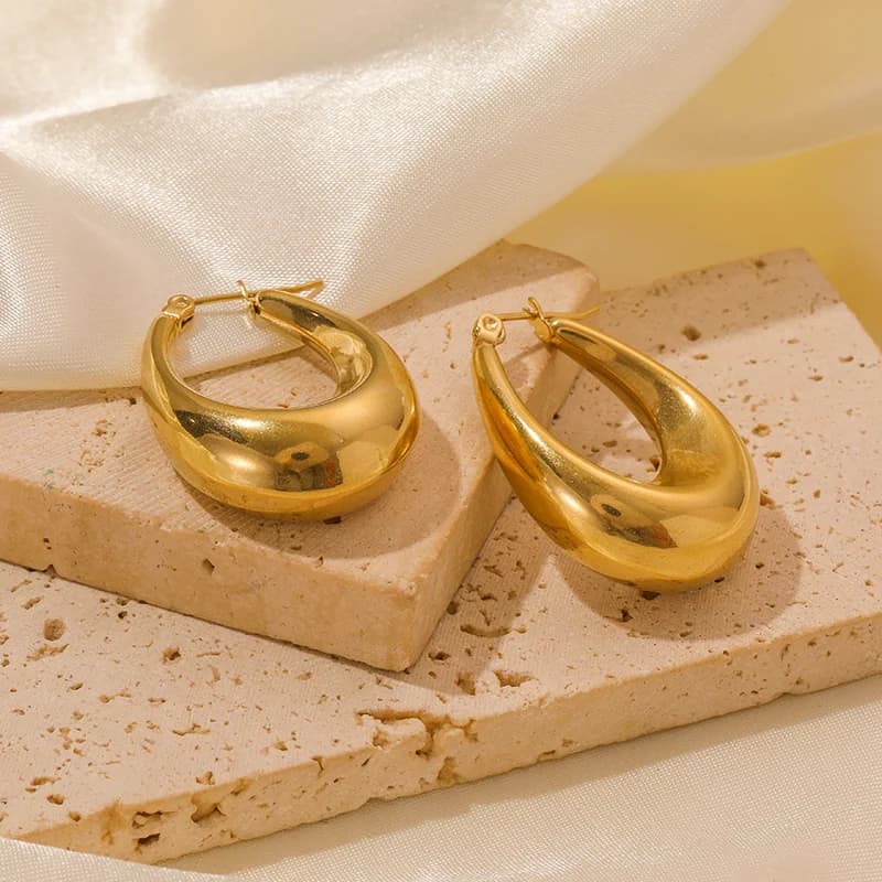 Geometrische Chunky-Hoop-Ohrstecker, Gold PVD Textur