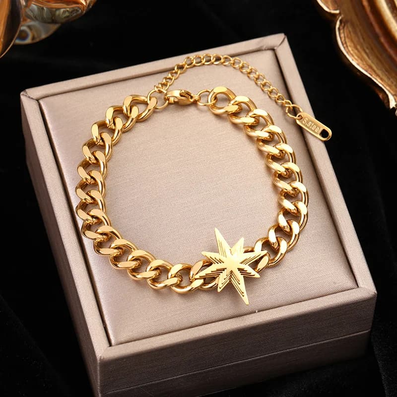 Einfaches goldfarbenes Gliederketten-Armband