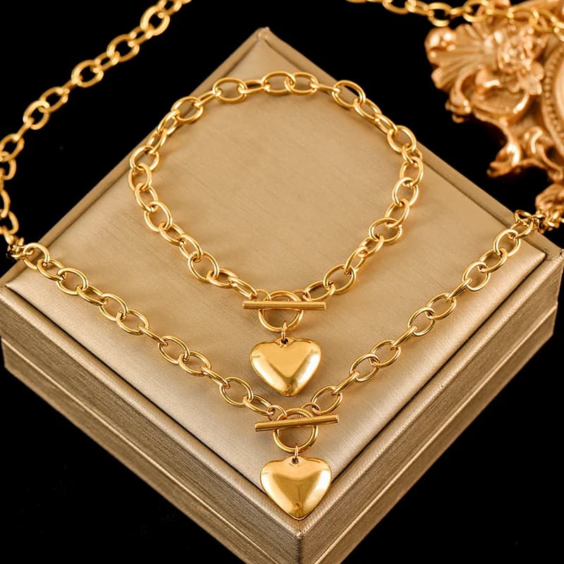 Goldenes Herz-Charm-Halsketten- und Armband-Set