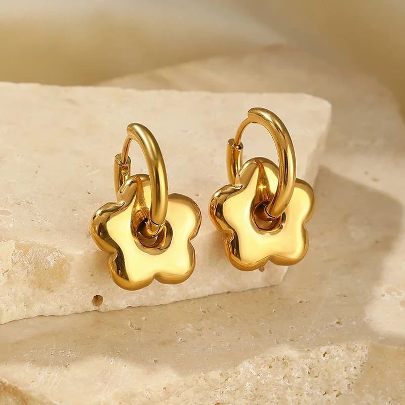 Kleine Blumen-Ohrstecker, 18K PVD vergoldet