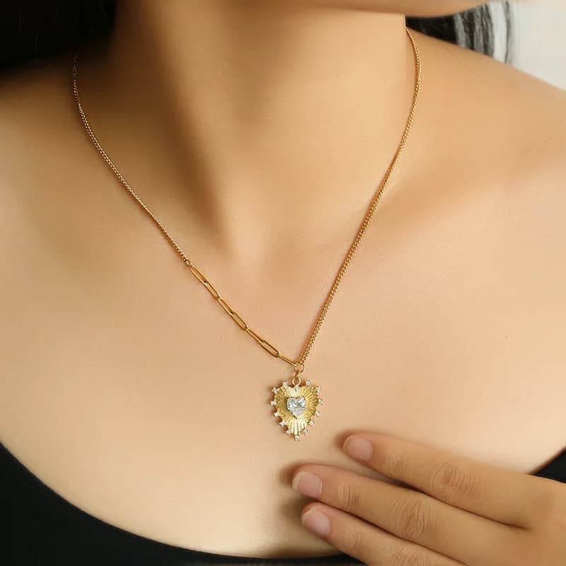 Romantische Herz-Zirkonia Anhänger-Halskette, Gold