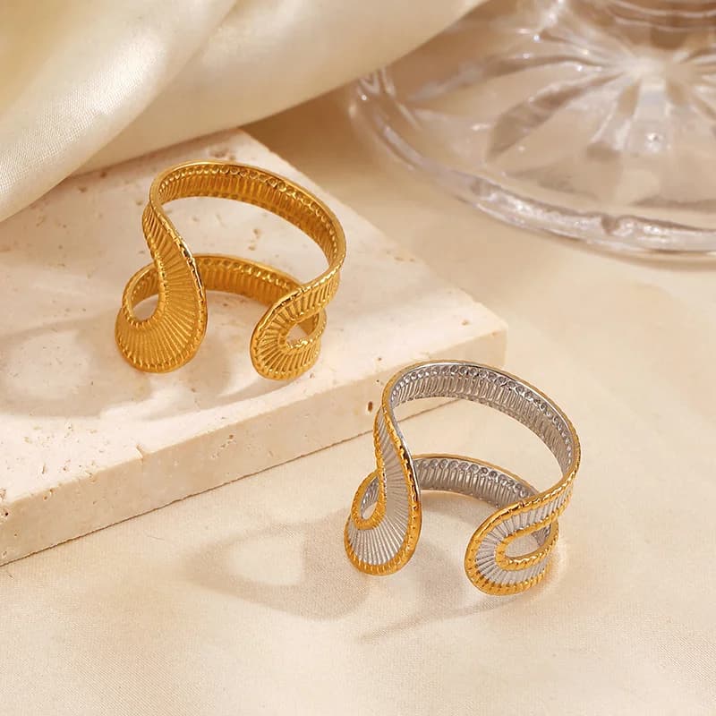 Edelstahl Ring mit unregelmäßiger Hohlstruktur, verstellbar